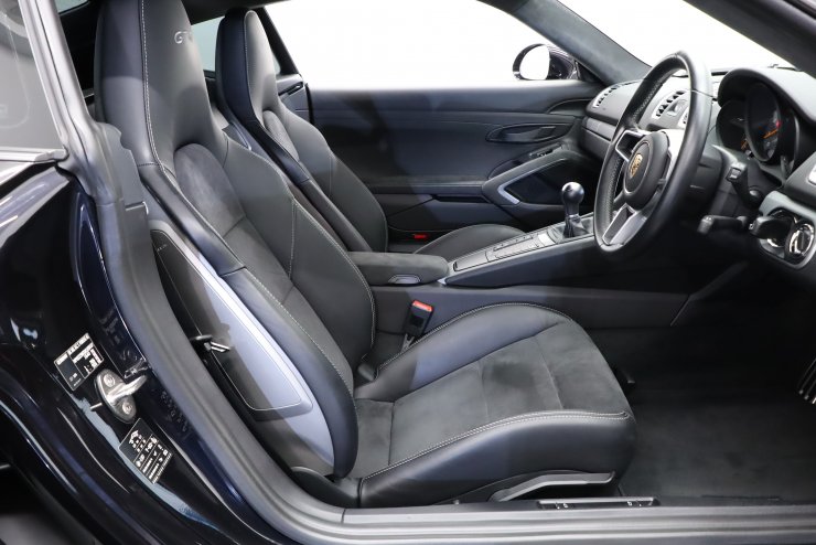 ポルシェ ケイマン (Type981) GT4 6MT 有償色:ジェットブラック