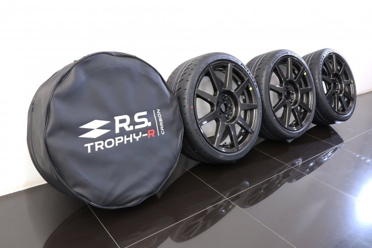 ルノー メガーヌ RS トロフィーR カーボンセラミックパック 1オーナー