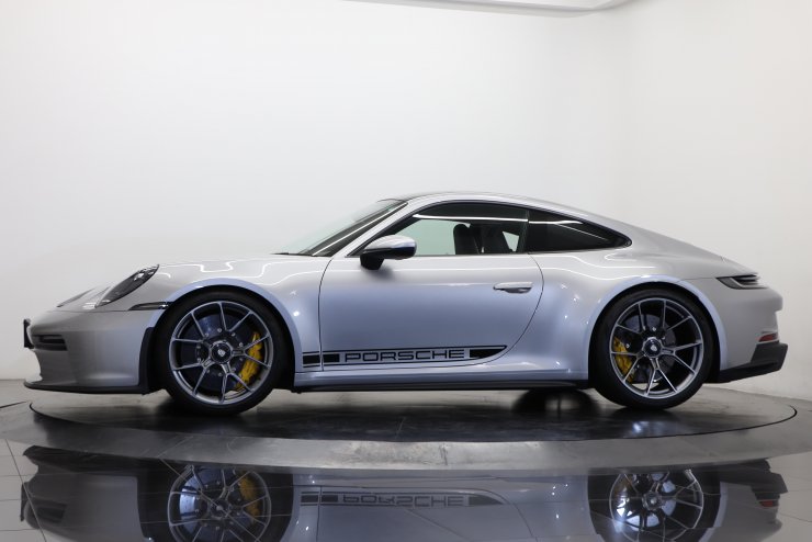 ポルシェ 911(Type992) GT3 ツーリングPKG 6MT 1オーナー 有償色