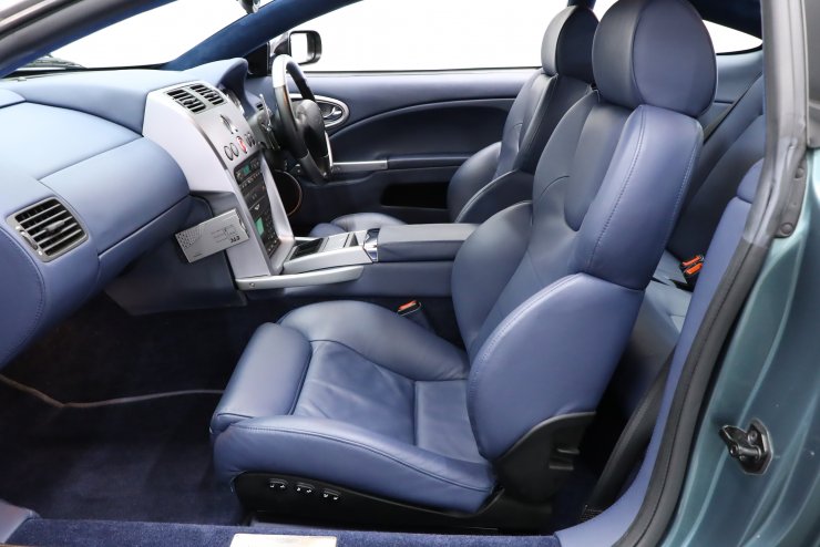 アストンマーティン V12 ヴァンキッシュ ワンオーナー 2+2フルレザー