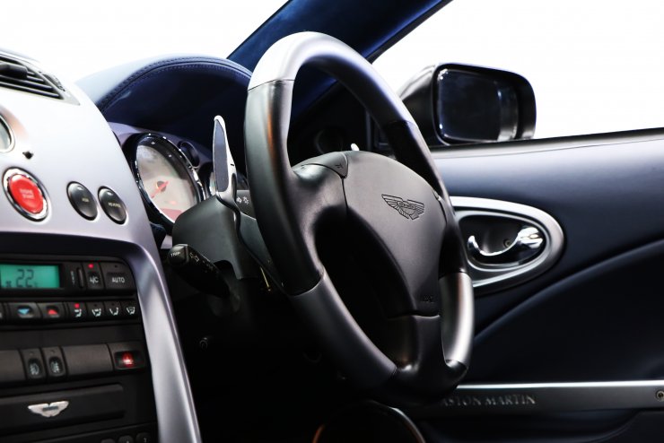 アストンマーティン V12 ヴァンキッシュ ワンオーナー 2+2フルレザー