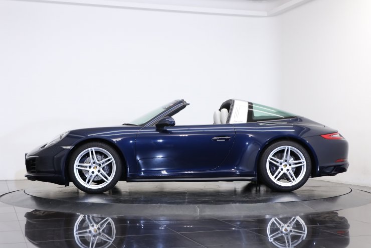 ポルシェ 911(Type991) タルガ4 PDK 有償カラー クレヨン×紺革
