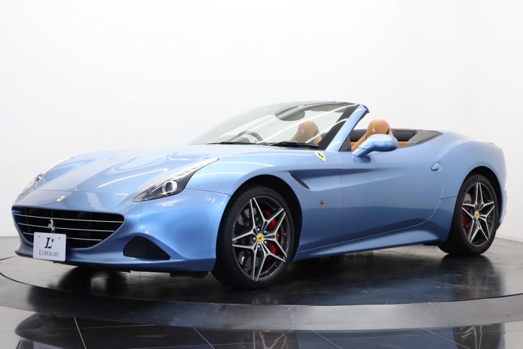 フェラーリ カリフォルニア T F1 DCT スペシャルカラー：アズーロ