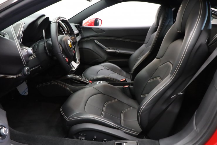 フェラーリ 488 GTB F1 DCT 左ハンドル 純正20インチ鍛造