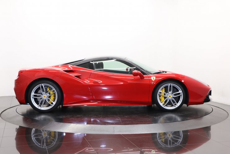 フェラーリ 488 GTB F1 DCT 左ハンドル 純正20インチ鍛造