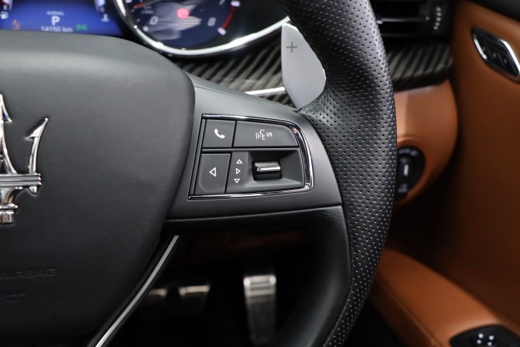 マセラティ クアトロポルテ モデナ 中期モデル 有償カラー タンピエノ