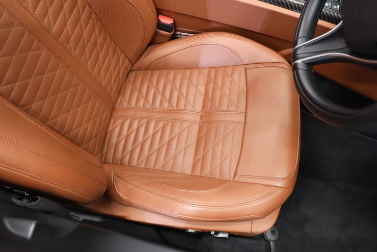 マセラティ クアトロポルテ モデナ 中期モデル 有償カラー タンピエノ