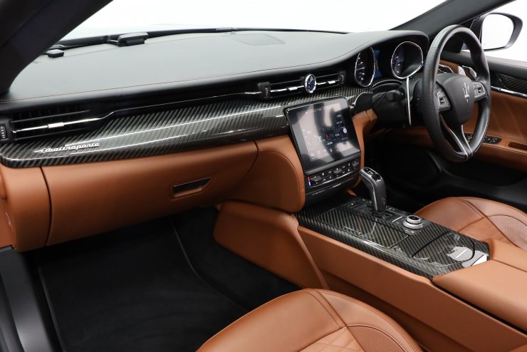 マセラティ クアトロポルテ モデナ 中期モデル 有償カラー タンピエノ