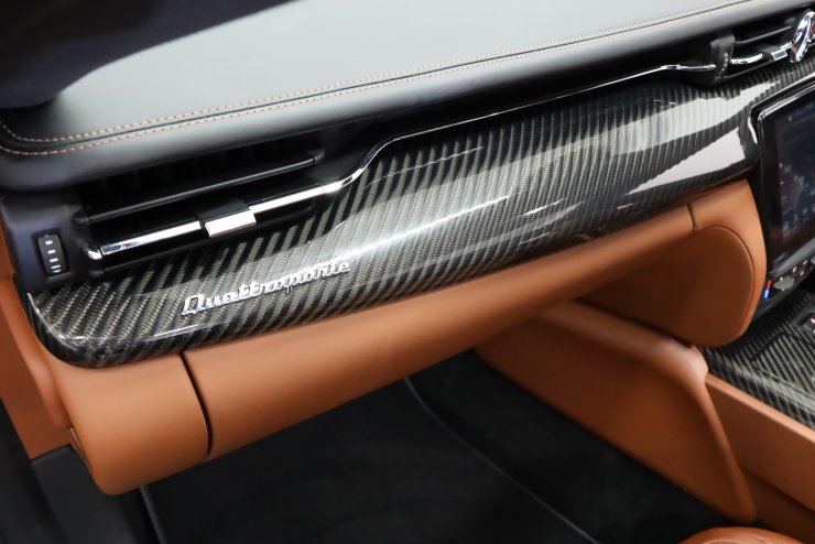 マセラティ クアトロポルテ モデナ 中期モデル 有償カラー タンピエノ