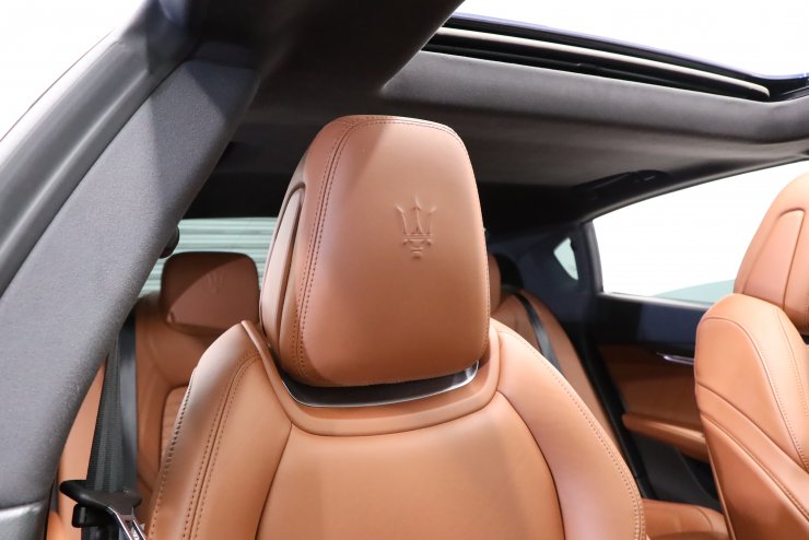 マセラティ クアトロポルテ モデナ 中期モデル 有償カラー タンピエノ