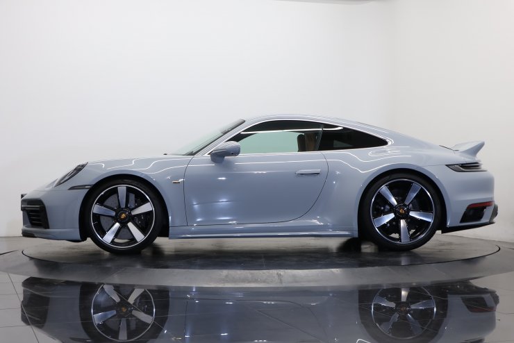 ポルシェ 911(Type992) スポーツクラシック 7MT 正規ディーラー車 1