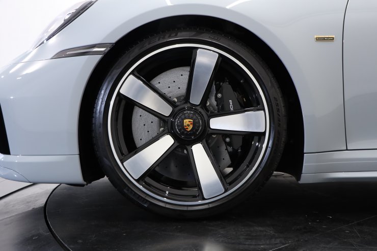 ポルシェ 911(Type992) スポーツクラシック 7MT 正規ディーラー車 1