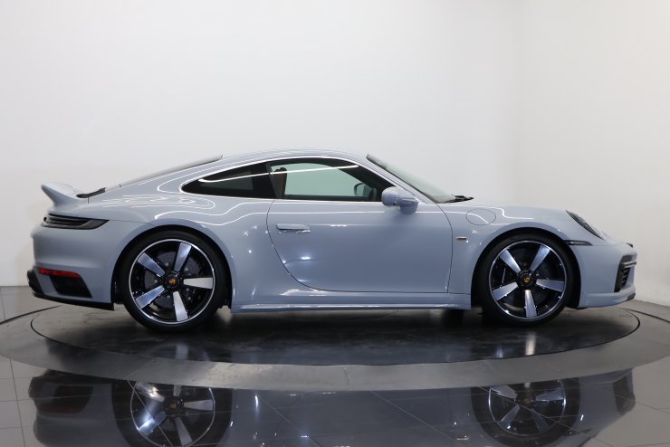 ポルシェ 911(Type992) スポーツクラシック 7MT 正規ディーラー