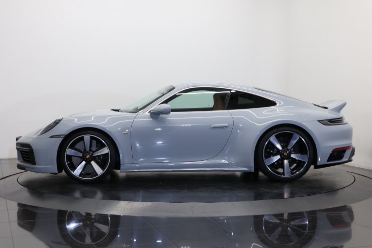 ポルシェ 911(Type992) スポーツクラシック 7MT 正規ディーラー車 1