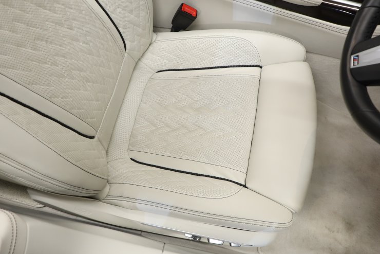 BMW 7シリーズ 745e Mスポーツ 白革 リヤコンフォートPKG