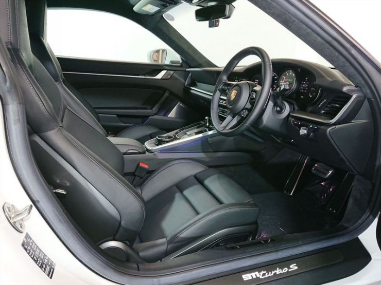 ポルシェ 911(Type992) ターボS PDK 走行1000キロ未満 ライトウェイト