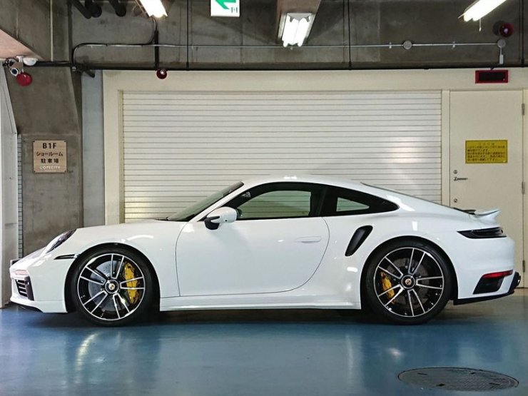ポルシェ 911(Type992) ターボS PDK 走行1000キロ未満 ライト