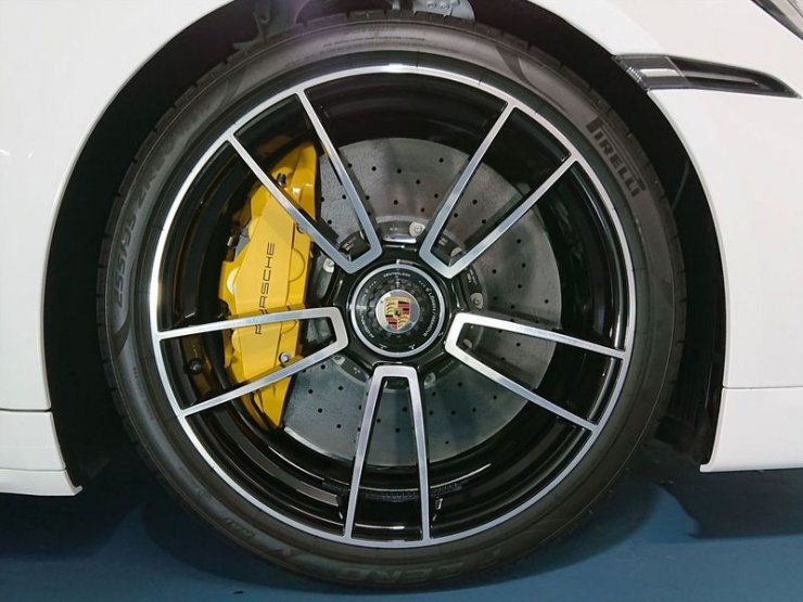 ポルシェ 911(Type992) ターボS PDK 走行1000キロ未満 ライトウェイト