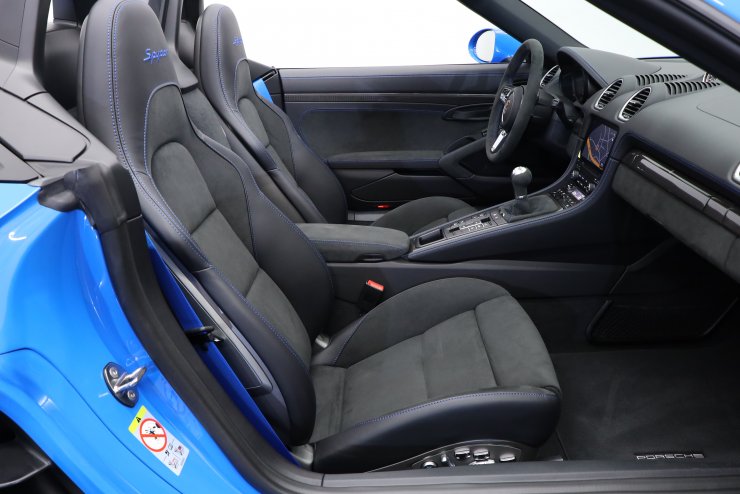 ポルシェ 718 スパイダー 6MT 左ハンドル 有償色:シャークブルー