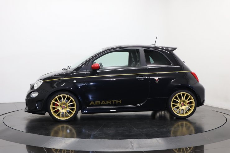 アバルト 595 スコルピオーネオーロ MTA 左ハンドル 200台限定 黒