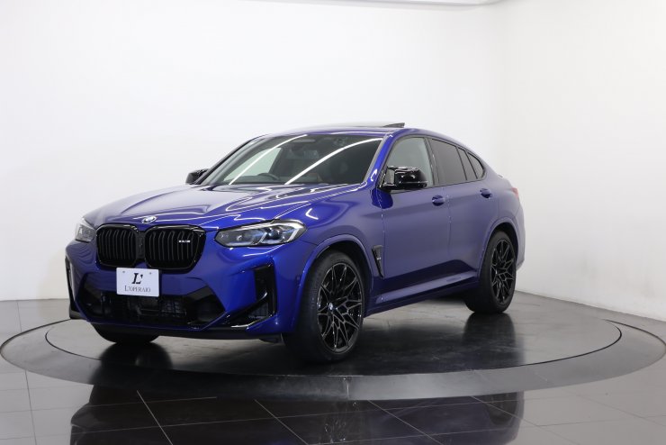 BMW X4 M Competition 後期モデル 有償カラー 黒×ベージュレザー
