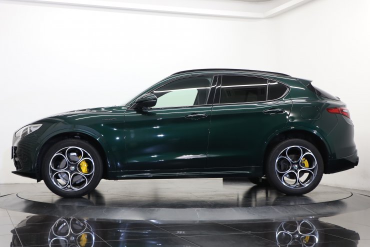 アルファロメオ ステルヴィオ ヴィスコンティエディション 50台