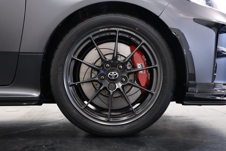 トヨタ GRヤリス GRMN サーキットパッケージ 限定50台 有償色 18