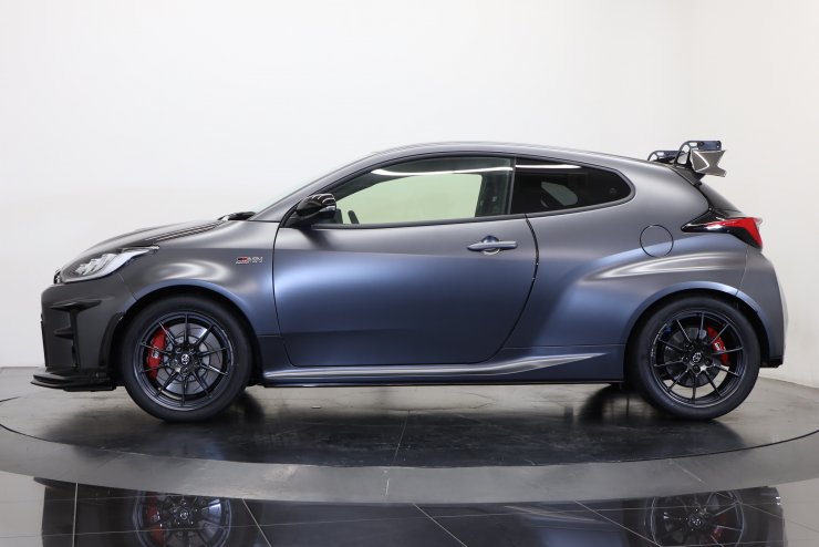 トヨタ GRヤリス GRMN サーキットパッケージ 限定50台 有償色 18インチ