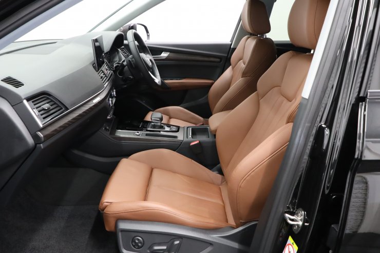 アウディ Q5 ハイスタイル 限定250台【ワンプライス車両 】1