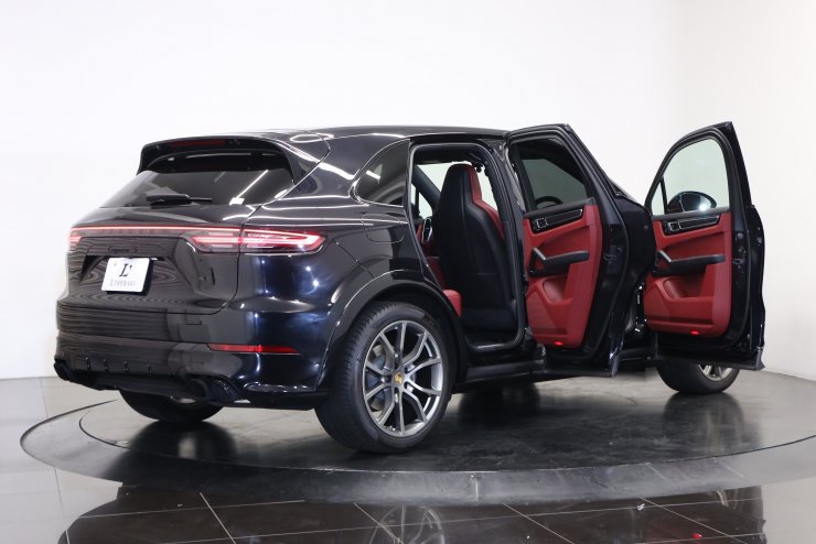 ポルシェ カイエン OP総額626万円 スポーツクロノPKG スポーツ