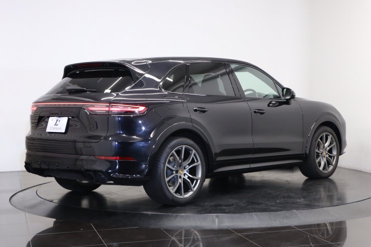 ポルシェ カイエン OP総額626万円 スポーツクロノPKG スポーツ