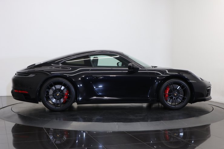 ポルシェ 911(Type992) カレラGTS PDK 有償色 黒ハーフ革 20/21