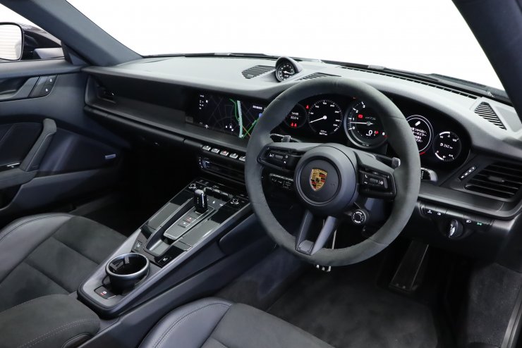 ポルシェ 911(Type992) カレラGTS PDK 有償色 黒ハーフ革 20/21インチ