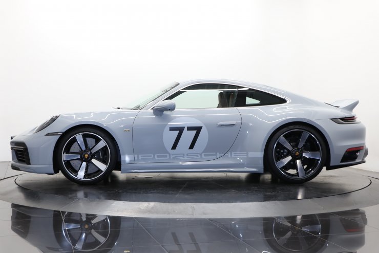 ポルシェ 911(Type992) スポーツクラシック 7MT 1オーナー車 世界限定
