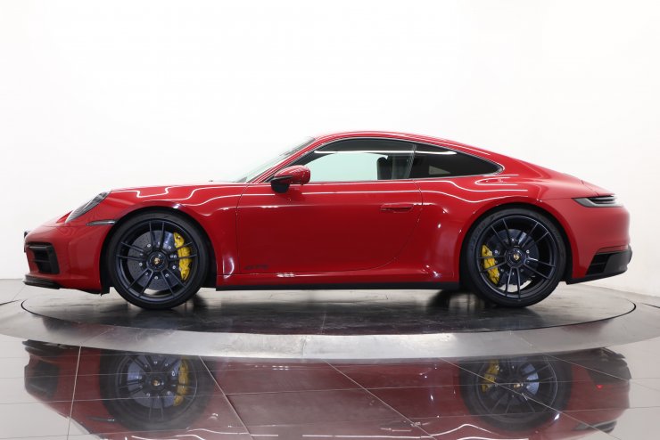 ポルシェ 911(Type992) カレラGTS PDK 左ハンドル 有償色：カーマイン