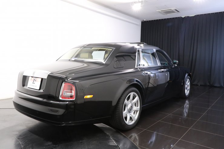 ロールスロイス ファントム SWB 4人乗りリアインディビジュアルシート