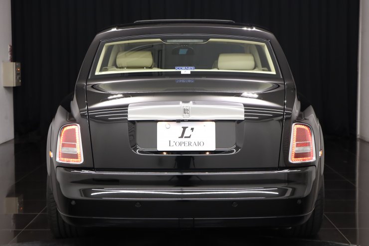 ロールスロイス ファントム SWB 4人乗りリアインディビジュアルシート