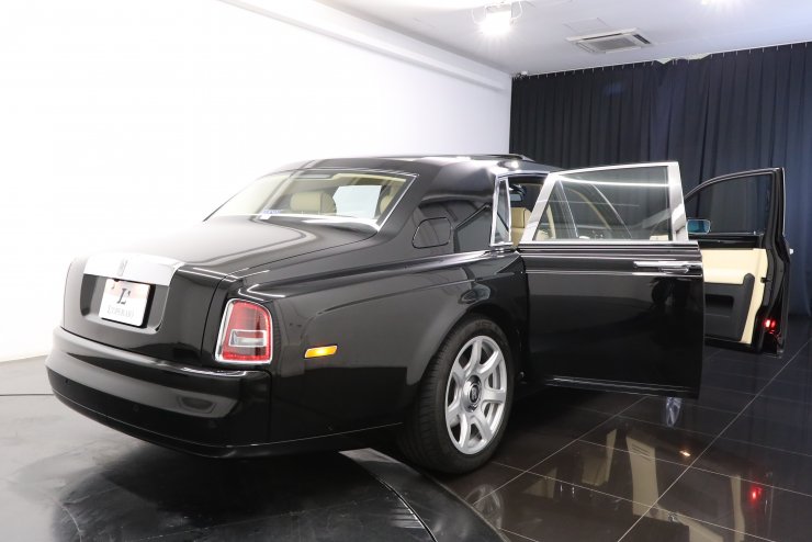 ロールスロイス ファントム SWB 4人乗りリアインディビジュアルシート