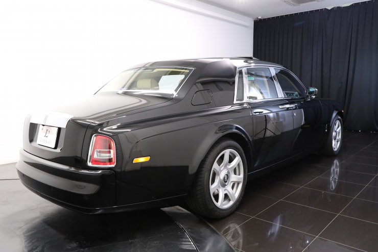 ロールスロイス ファントム SWB 4人乗りリアインディビジュアルシート