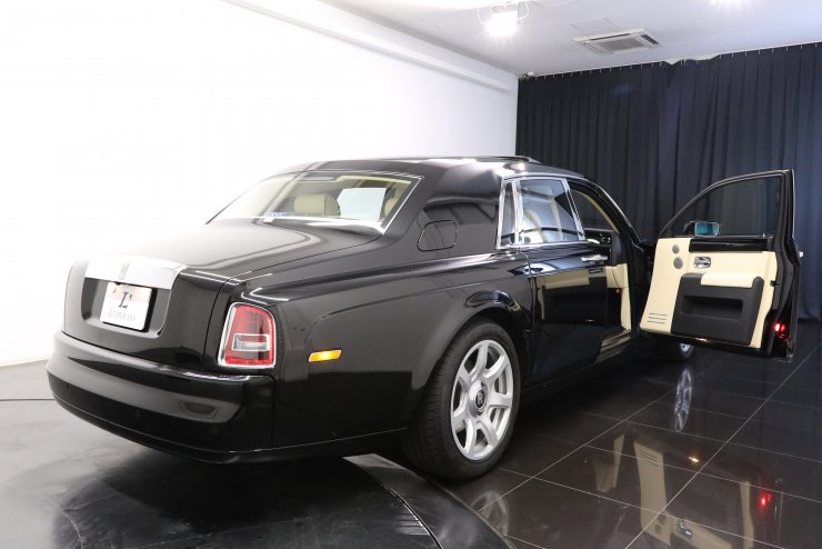 ロールスロイス ファントム SWB 4人乗りリアインディビジュアルシート