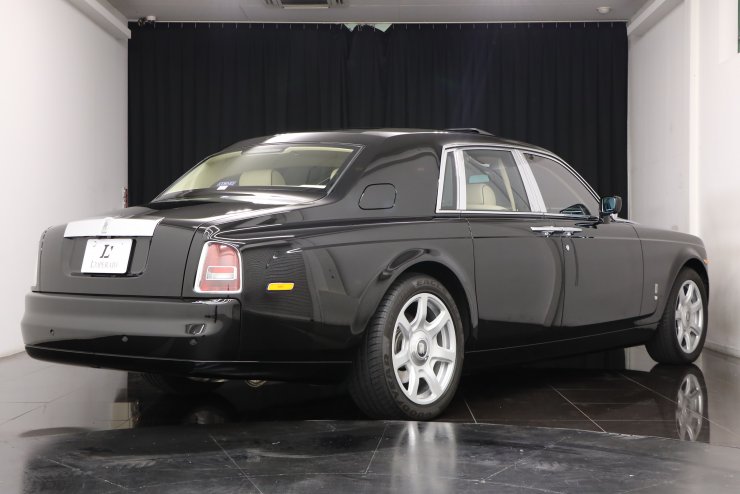 ロールスロイス ファントム SWB 4人乗りリアインディビジュアルシート