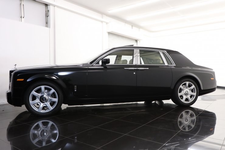 ロールスロイス ファントム SWB 4人乗りリアインディビジュアルシート