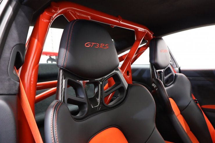 ポルシェ 911(Type991) GT3 RS PDK 正規ディーラー車 外装色：ラバ