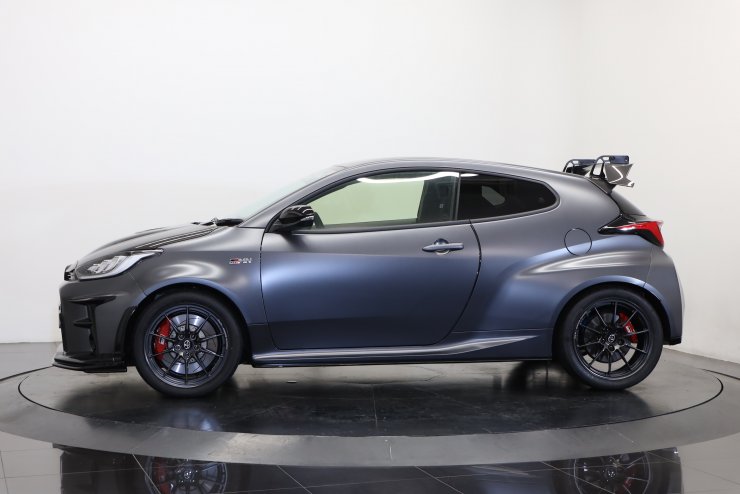 トヨタ GRヤリス GRMN サーキットパッケージ 限定50台 有償色 18インチ