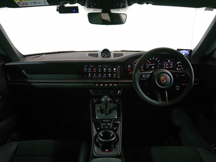 ポルシェ 911(Type992) カレラ GTS 7MT 有償色 電動ガラスサンルーフ