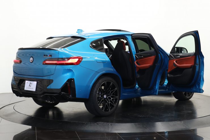 BMW X4 M Competition 後期モデル 1オーナー 有償カラー サキール