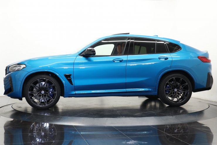 BMW X4 M Competition 後期モデル 1オーナー 有償カラー サキール