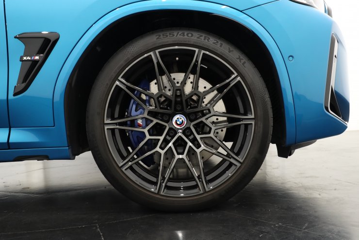 BMW X4 M Competition 後期モデル 1オーナー 有償カラー サキール