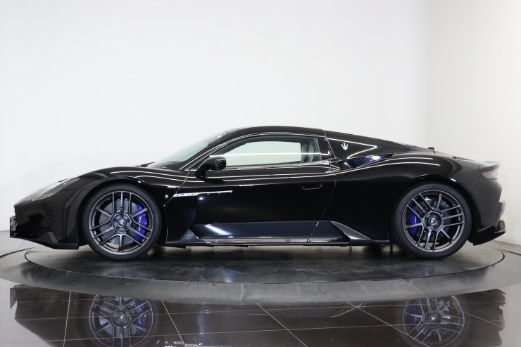 マセラティ MC20 チェロ 1オーナー車 20インチ鍛造ホイール カーボン