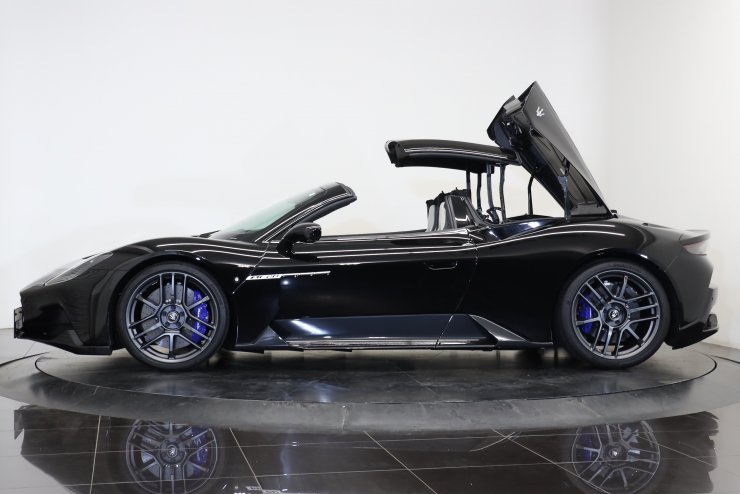 マセラティ MC20 チェロ 1オーナー車 20インチ鍛造ホイール カーボン
